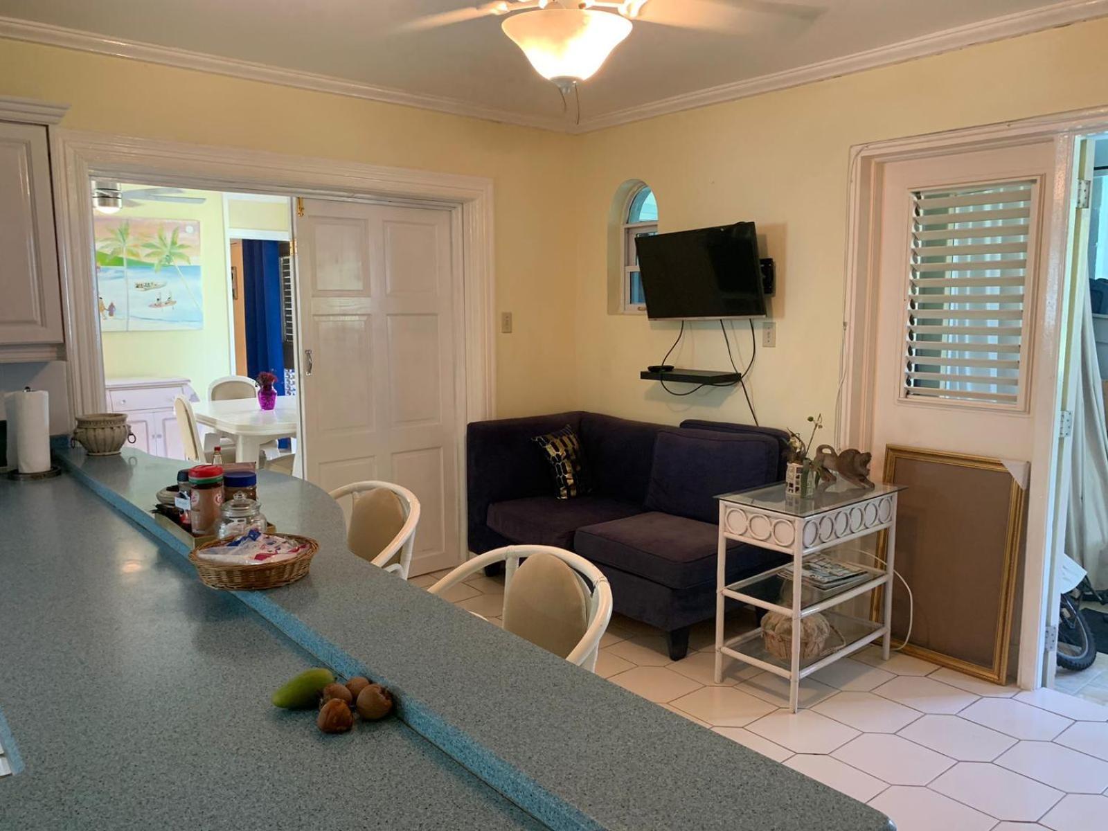 Apartment Casa Mire-lee, Seaside Serenity At 7 Miles Beach, Point Village *