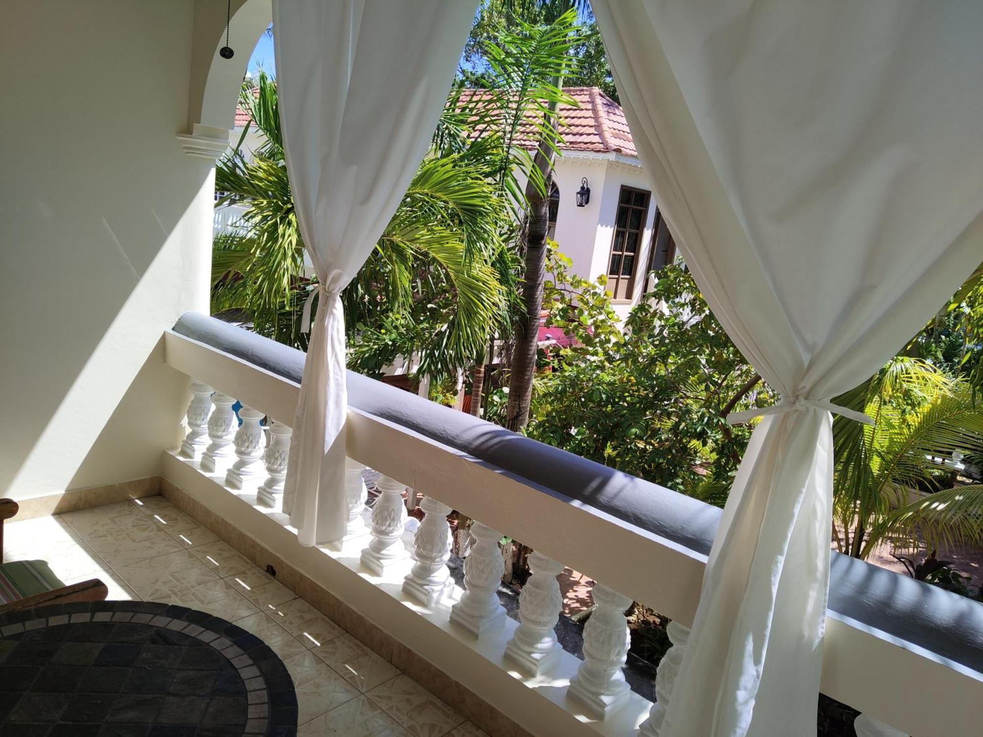 Rayon Hotel