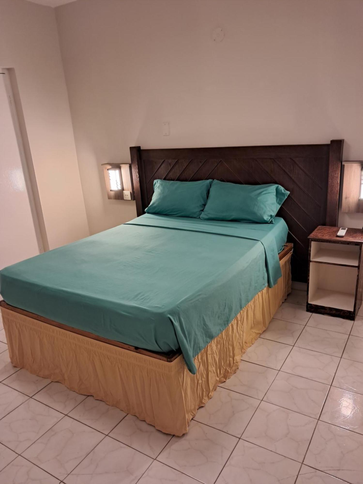 Mom's Place Hotel 4*