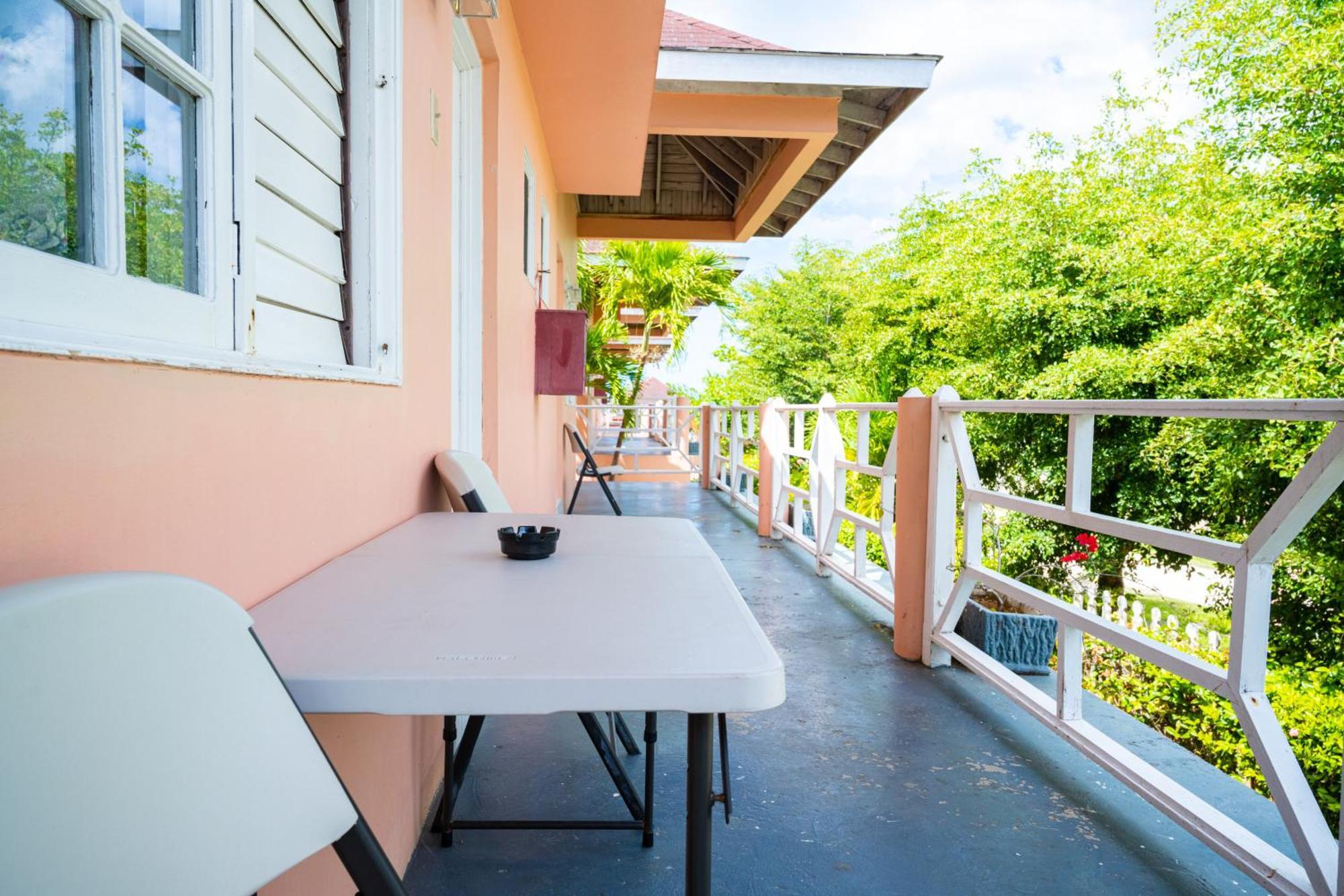 Shields 3* Negril