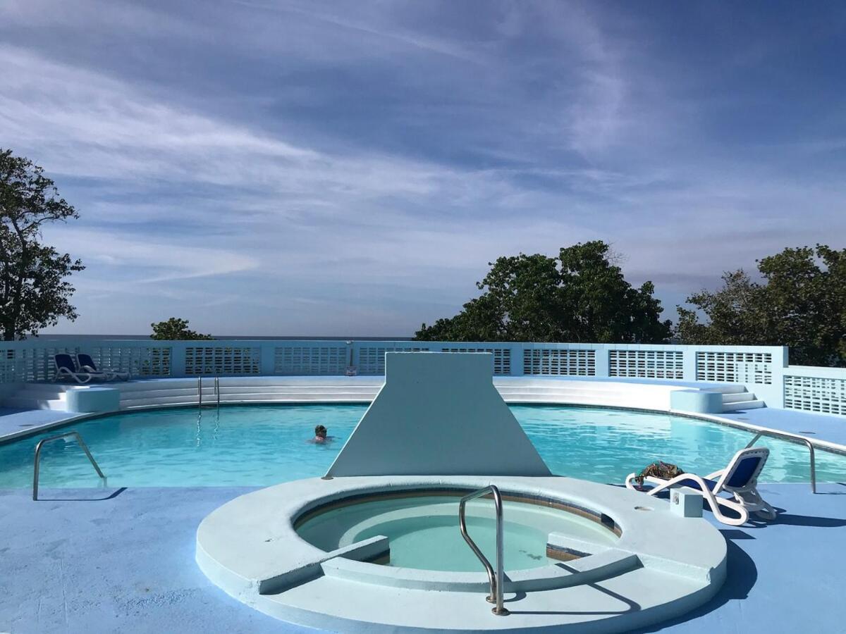 The Blue Haven -oceanfront With Pool Access * Negril