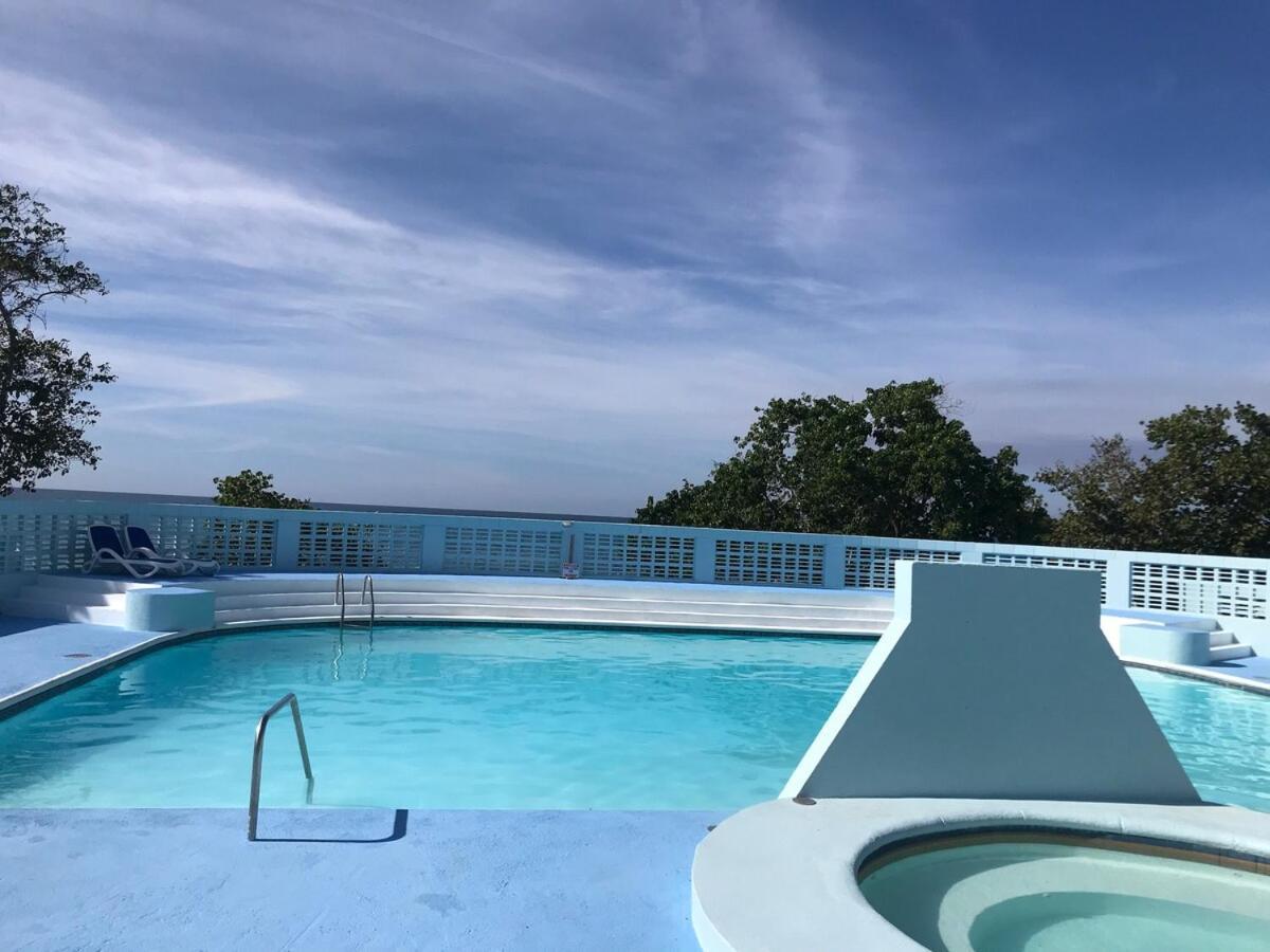 The Blue Haven -oceanfront With Pool Access Apartment *