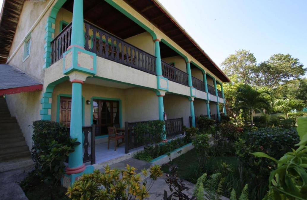 Clifftop Haven - Oceanfront With Pool Camp Dining Negril