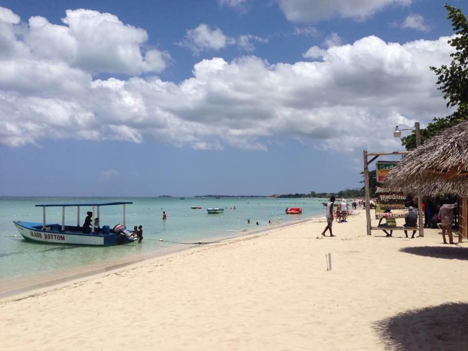 R&v * Negril