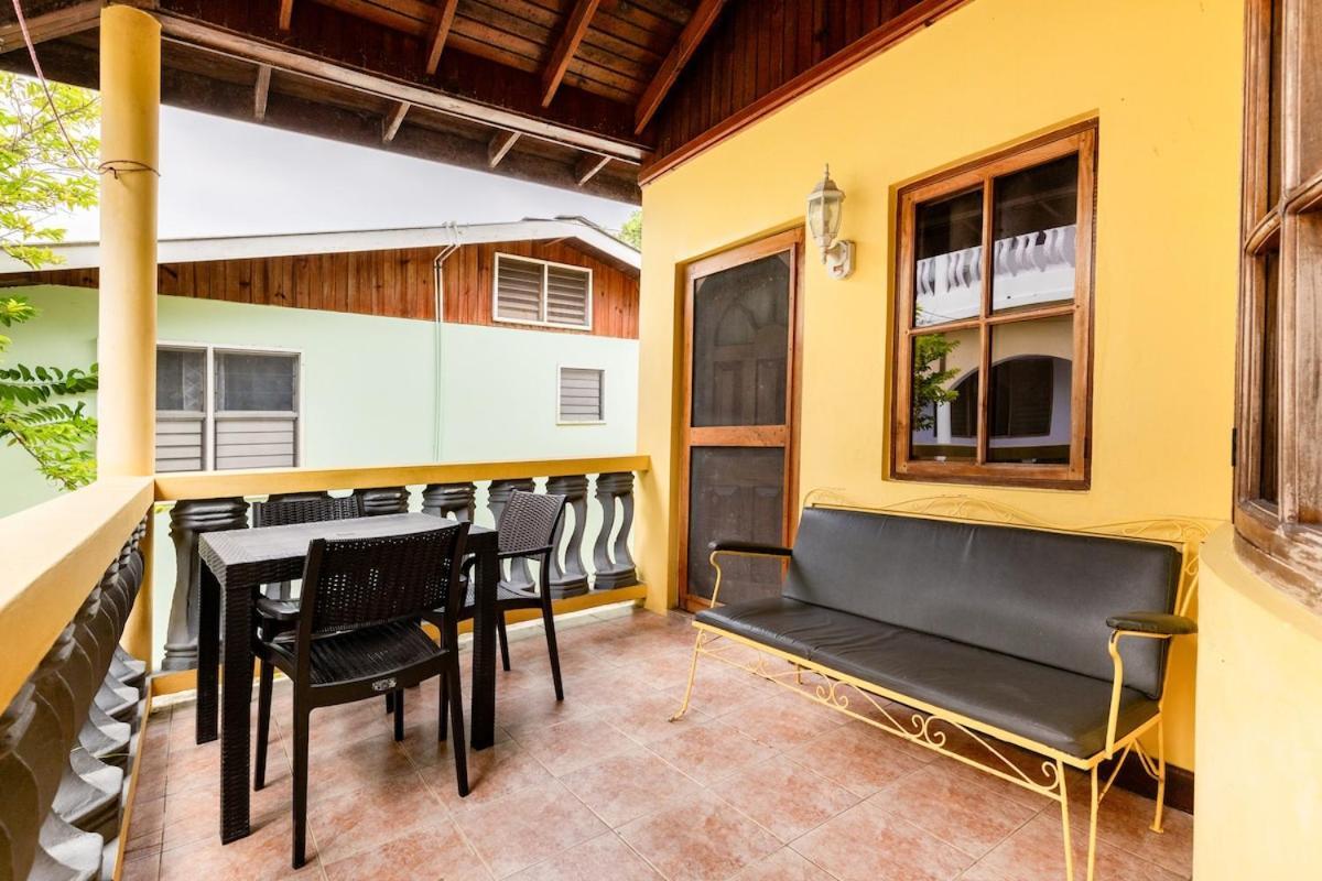 Holiday home R&v Negril