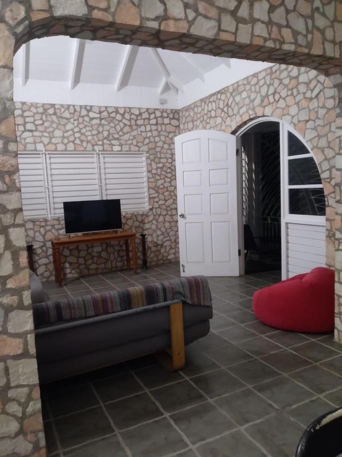 Ella Villa