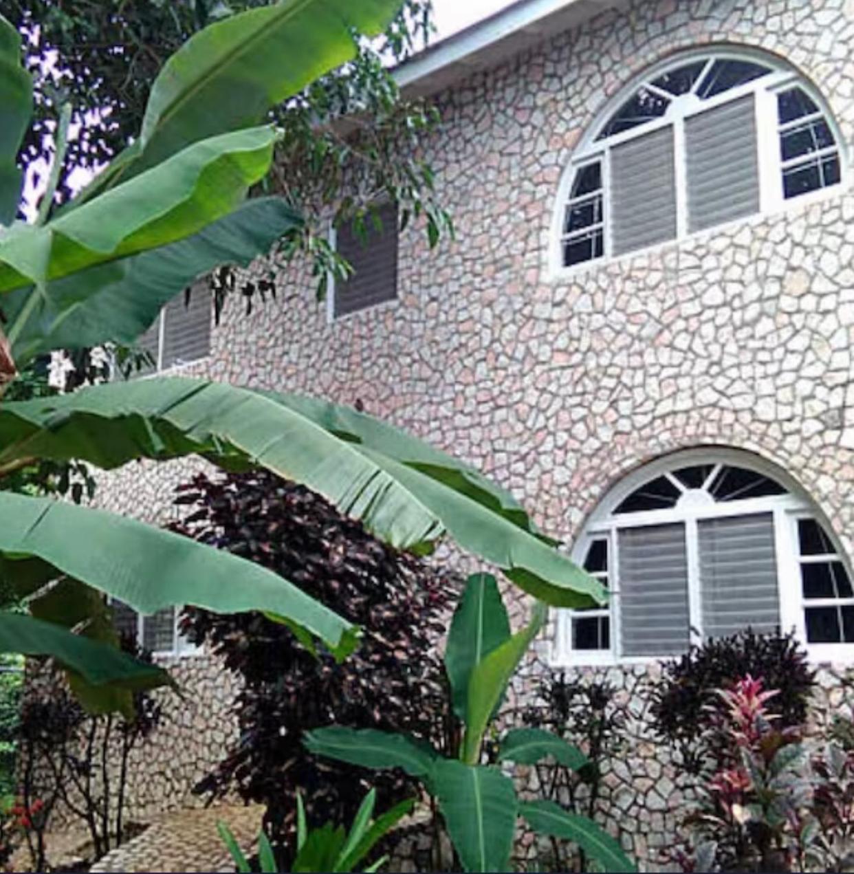 Ella Villa