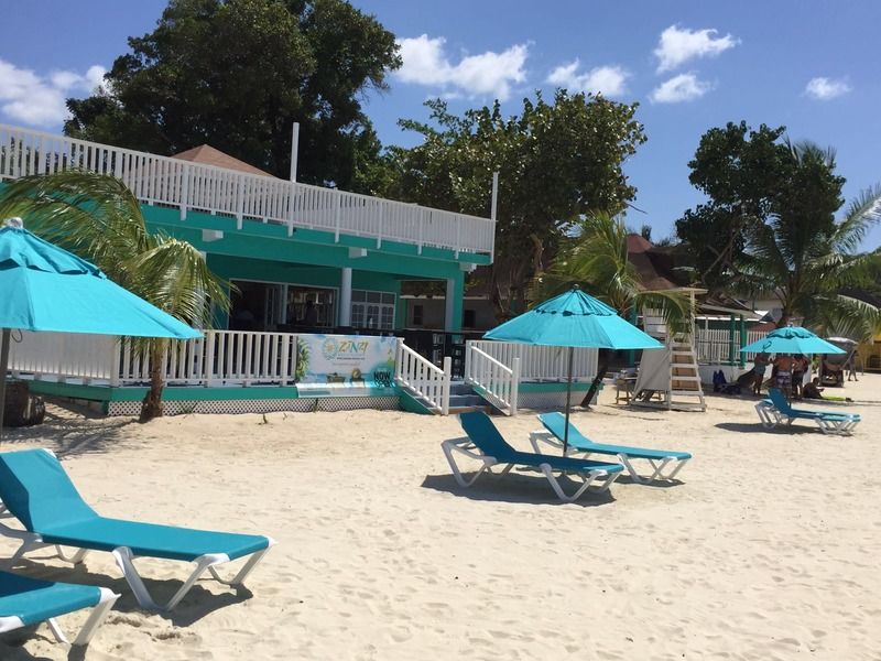 Resort Zanzi Beach 3*