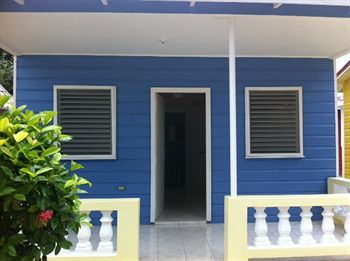 Roots Bamboo Hotel 2*