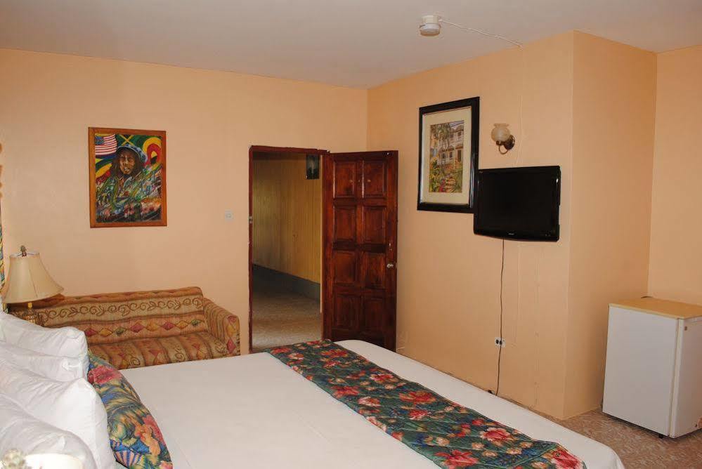 Hotel Moon At Moonrise 2*