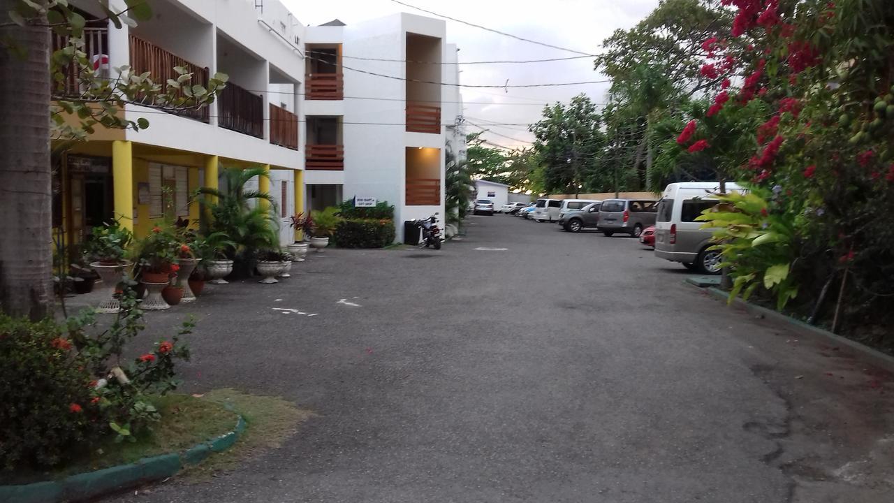 Club Aparthotel 3*