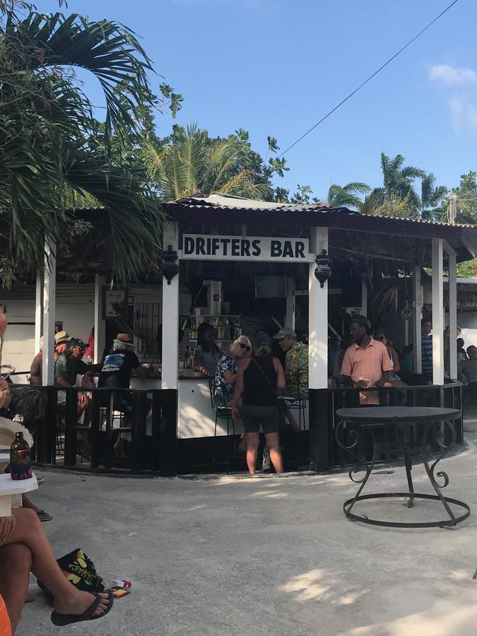 Drifters@one Mile Albergue *