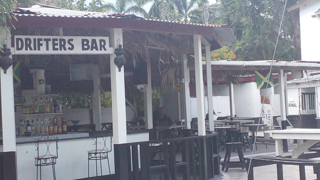 Drifters@one Mile Albergue Negril