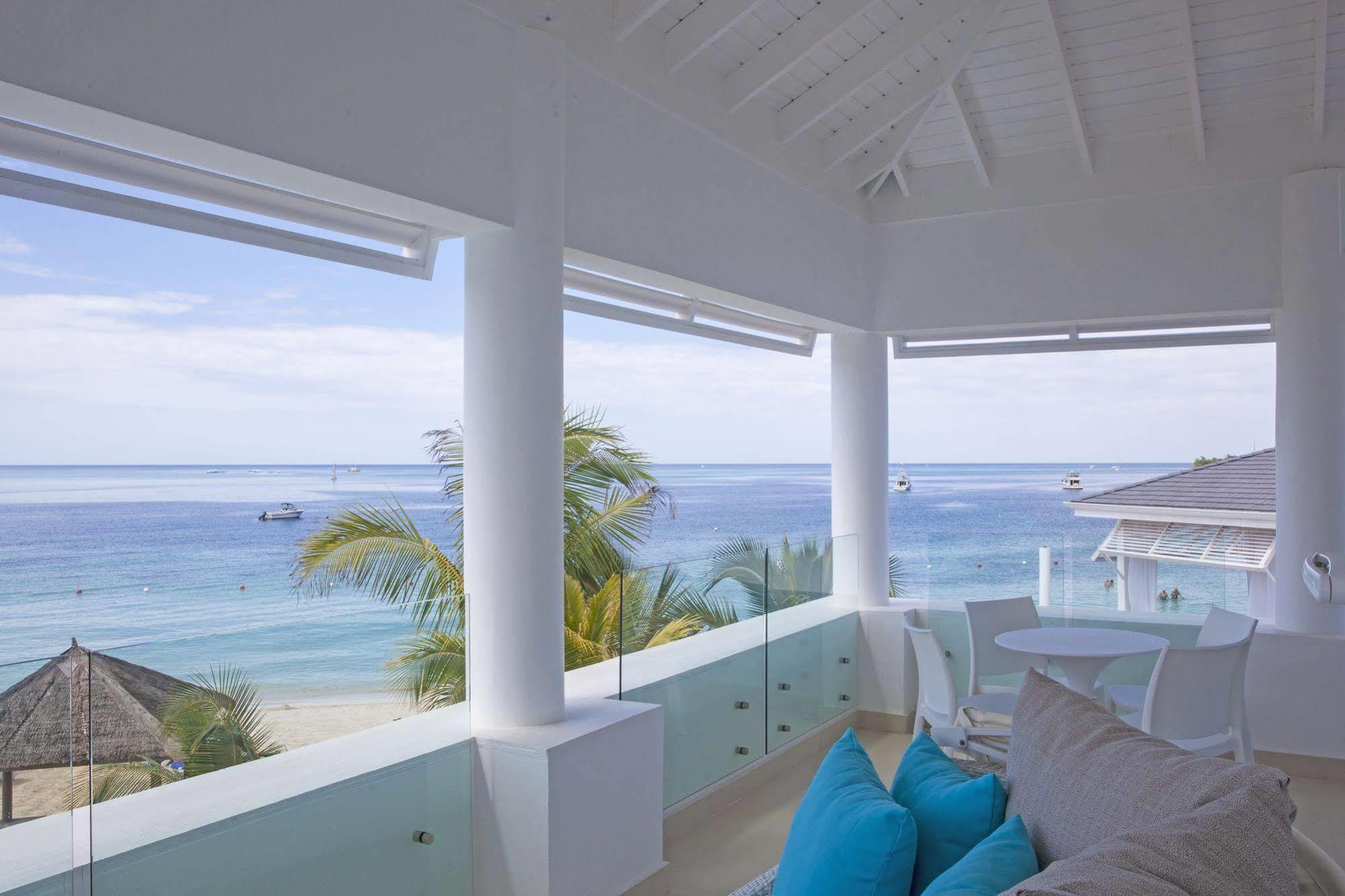 Seashore Bay Beach Hotel