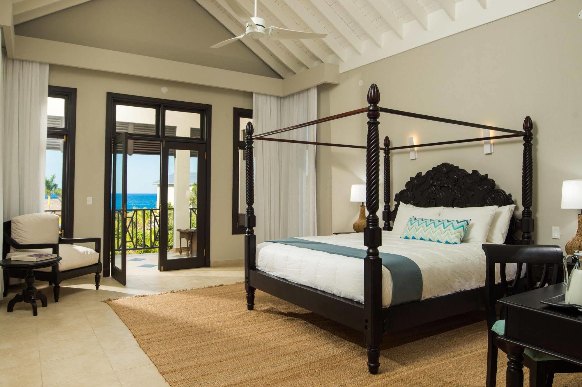 Hotel The Cliff 4*