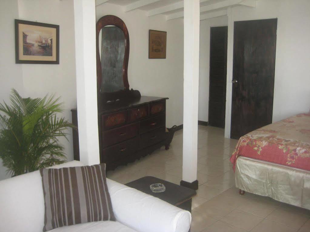 Hotel Roots Bamboo 2*