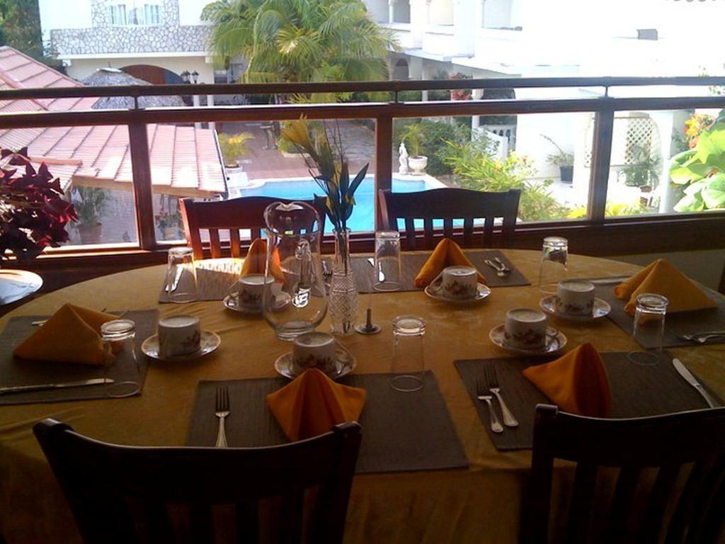 Rayon Hotel Negril