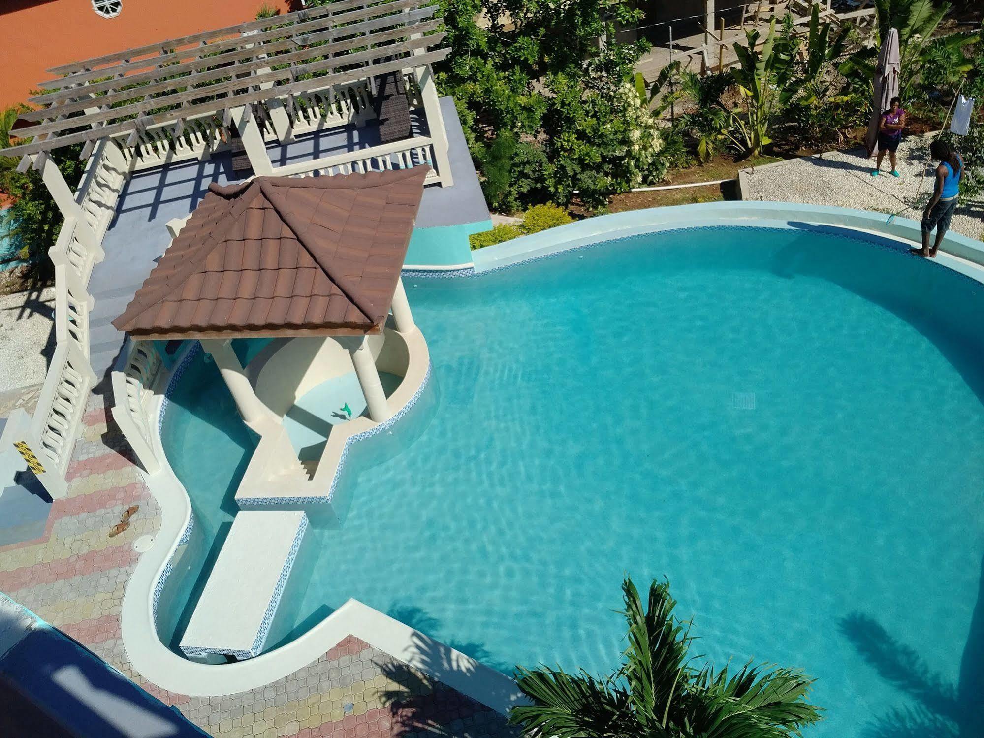 Hotel Sky Blue Negril