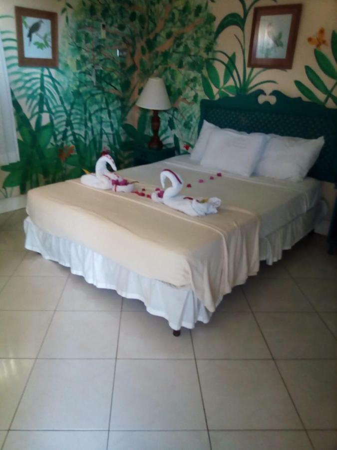 Bar B Barn Hotel Negril