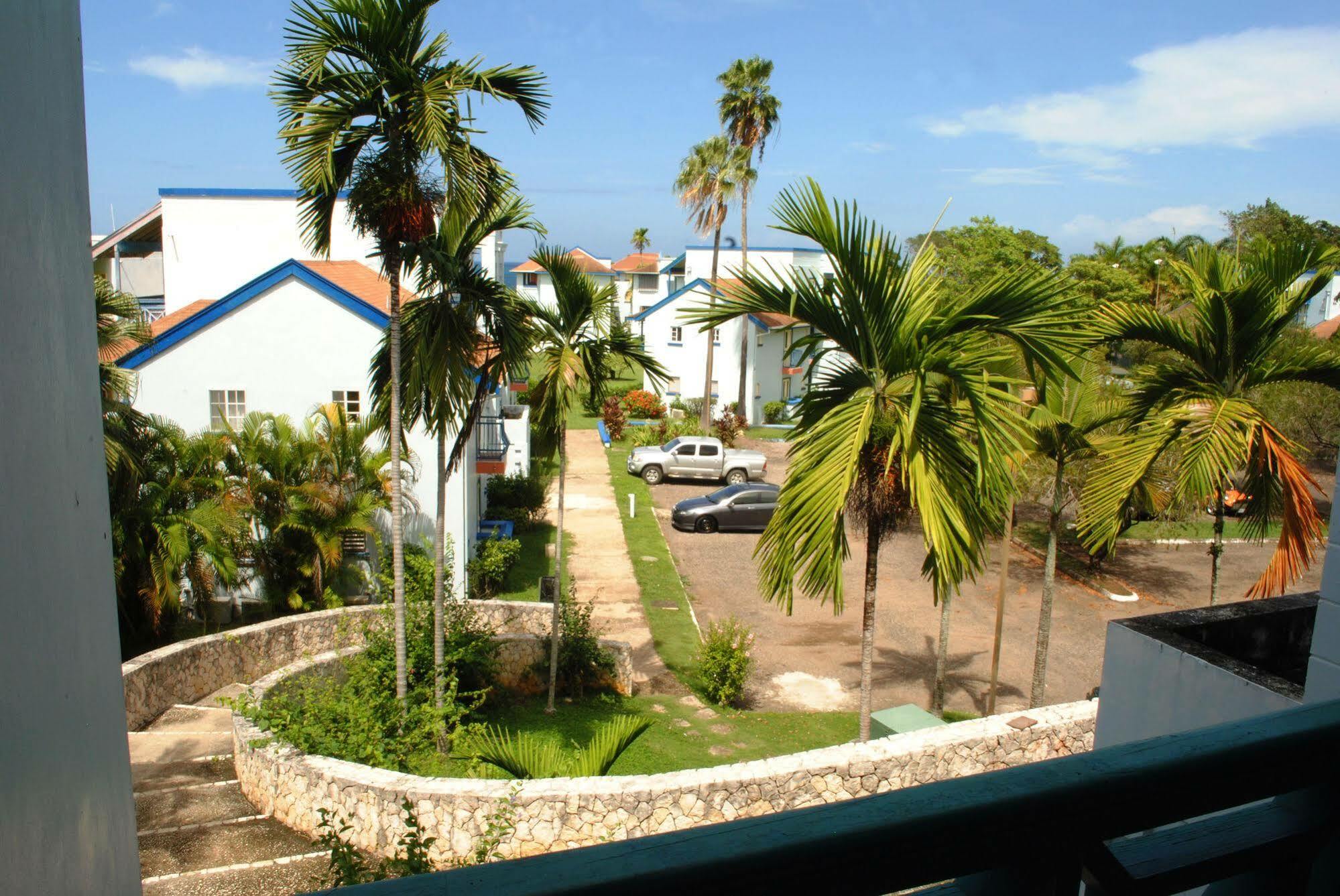 Mango Hotel