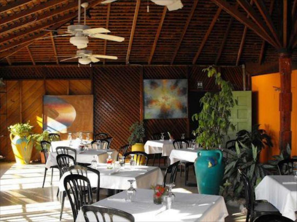 Bar B Barn Hotel Negril