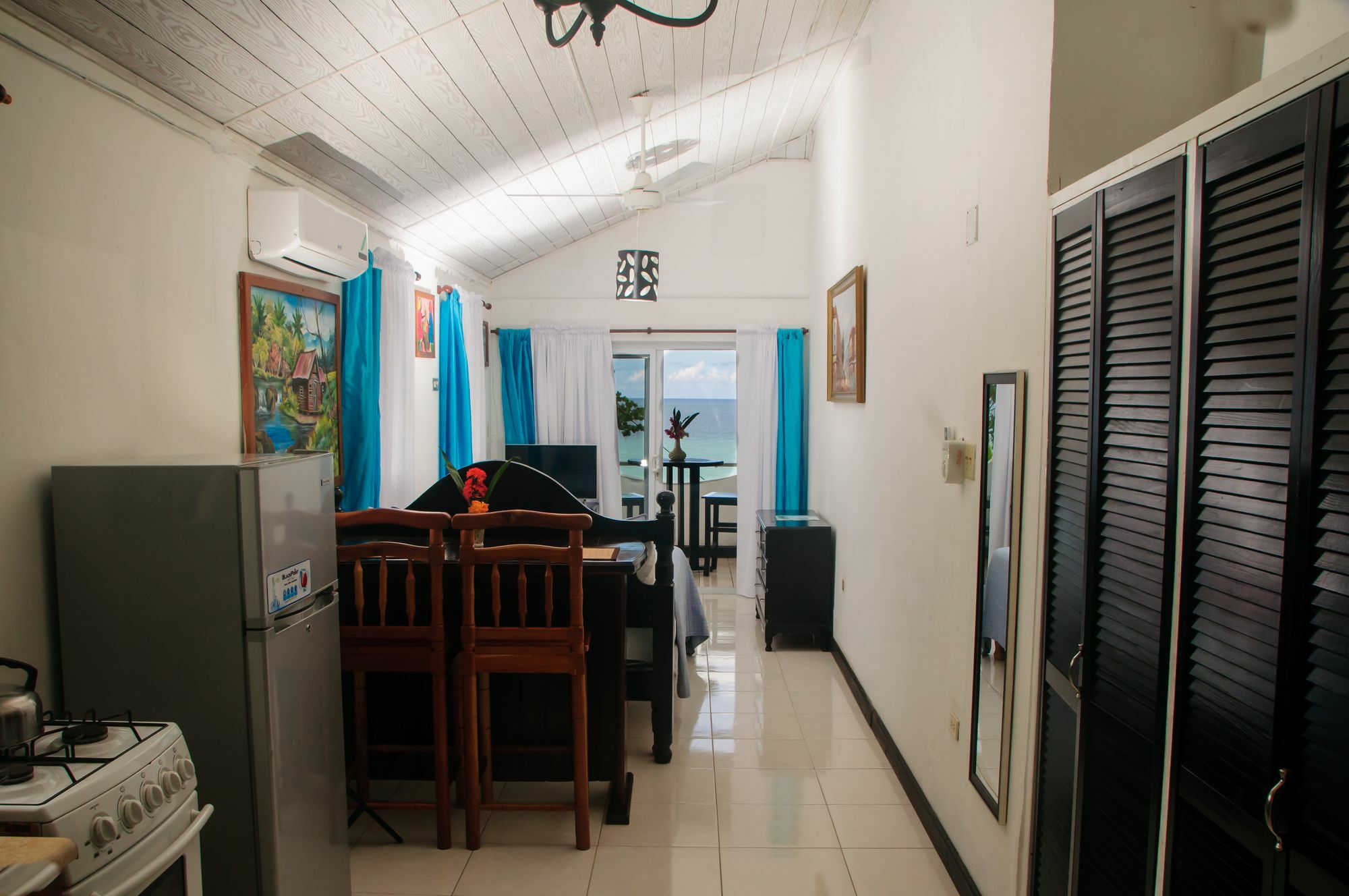 Firefly Hotel 4*