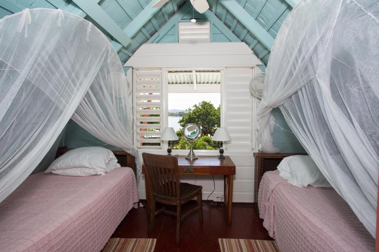 Villa Llantrissant Beachcliff Negril