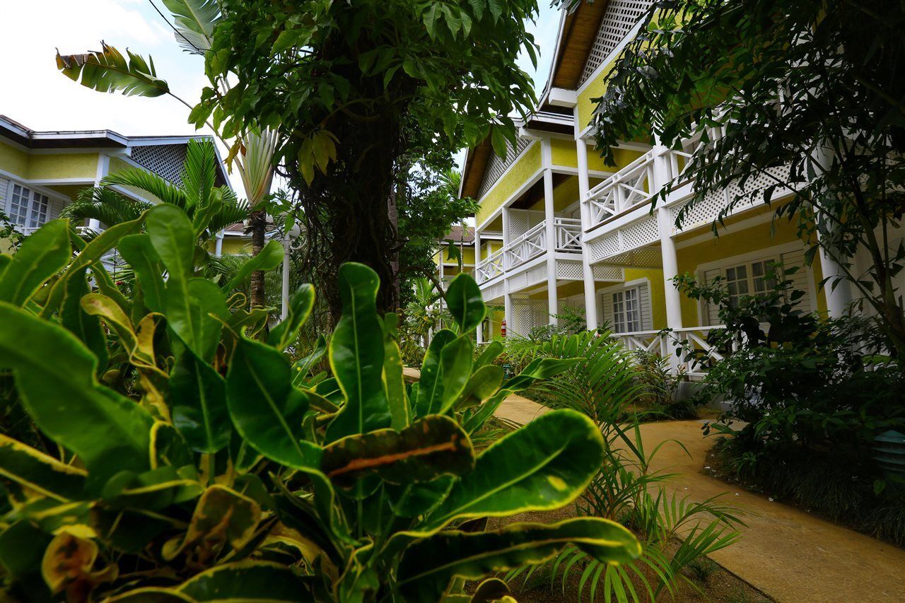 Hotel Merrils Ii