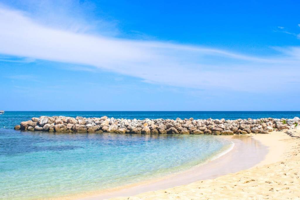 Lazy Dayz @ Point Village Negril