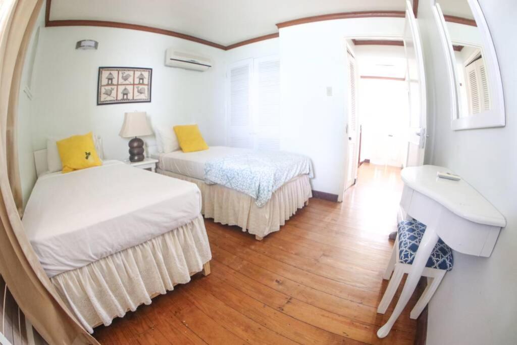 Lazy Dayz @ Point Village * Negril