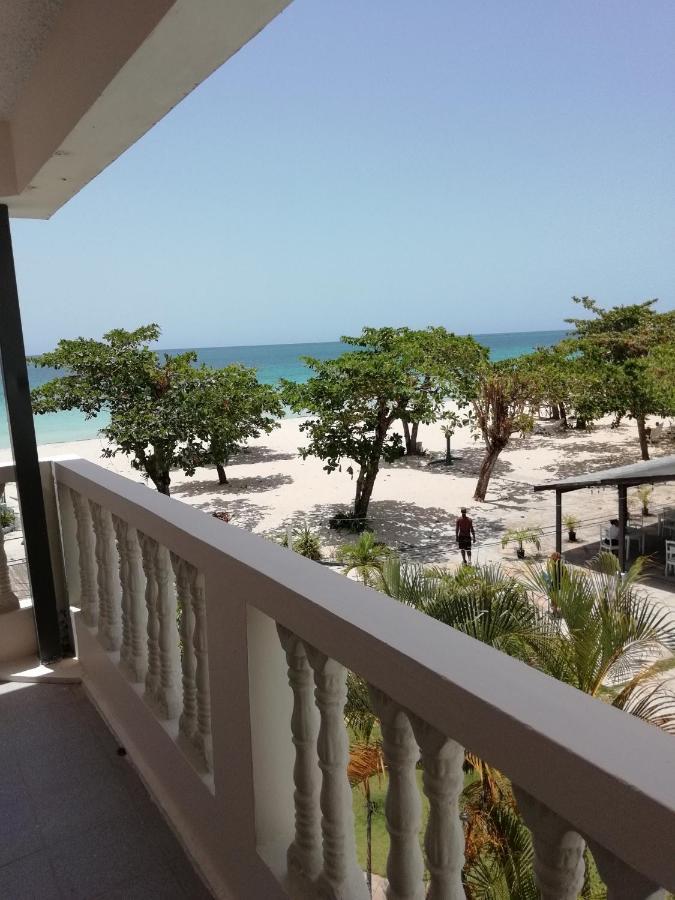 Beach Club * Negril