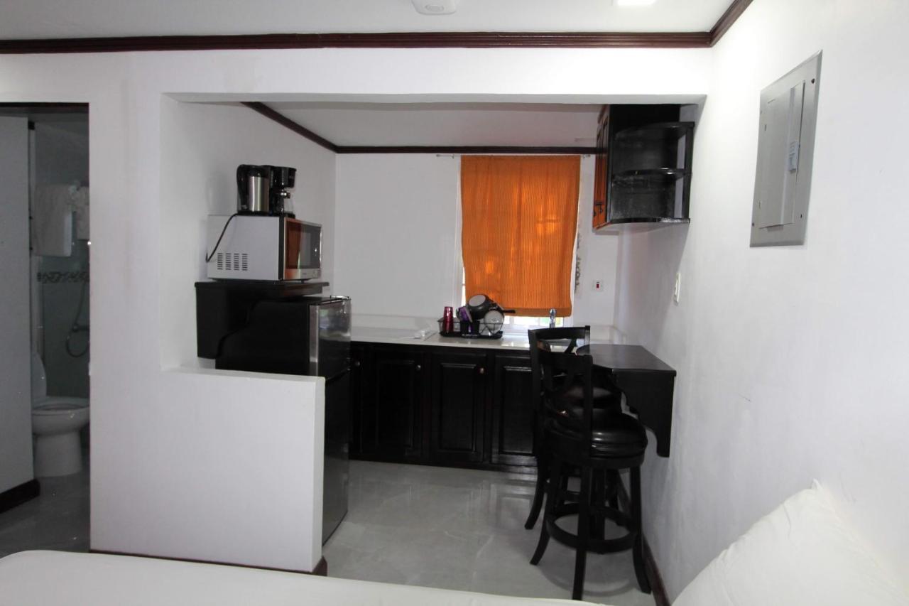 Aparthotel And Blue Seas 3*