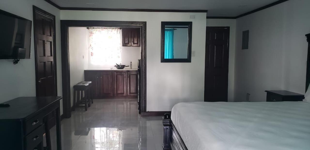 And Blue Seas Aparthotel