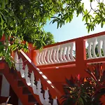 Paradise On The Rocks Hotel