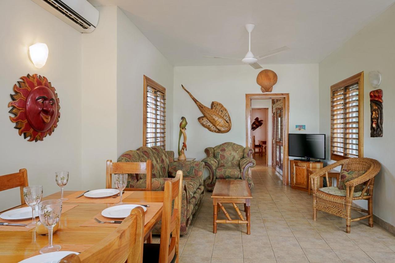 House Condos, 3*
