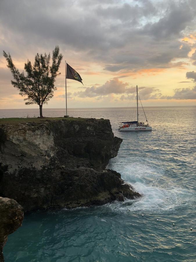 Seacret - Cozy Jamaican Retreat Apts *