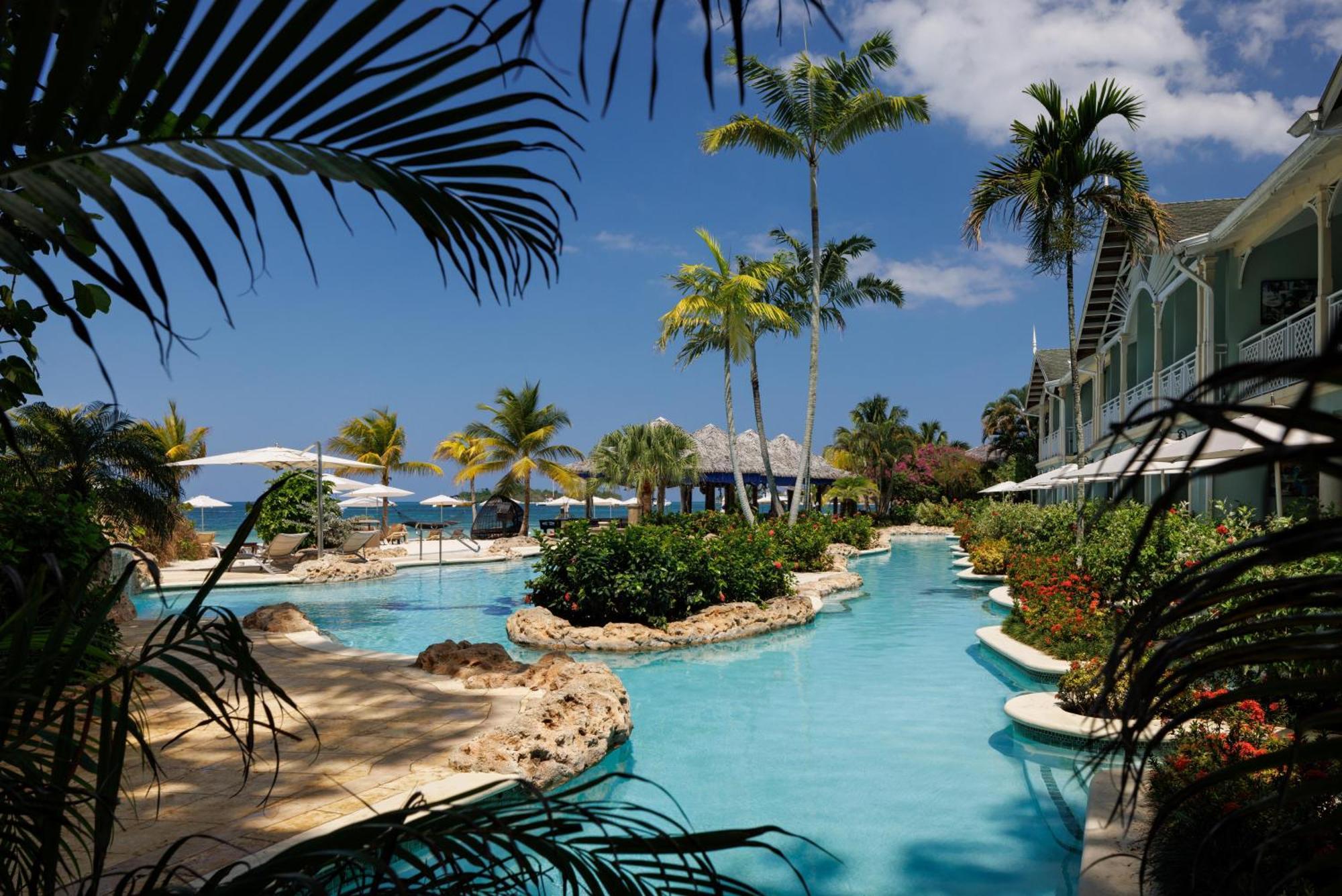 Resort Sandals And - Couples Only 5*