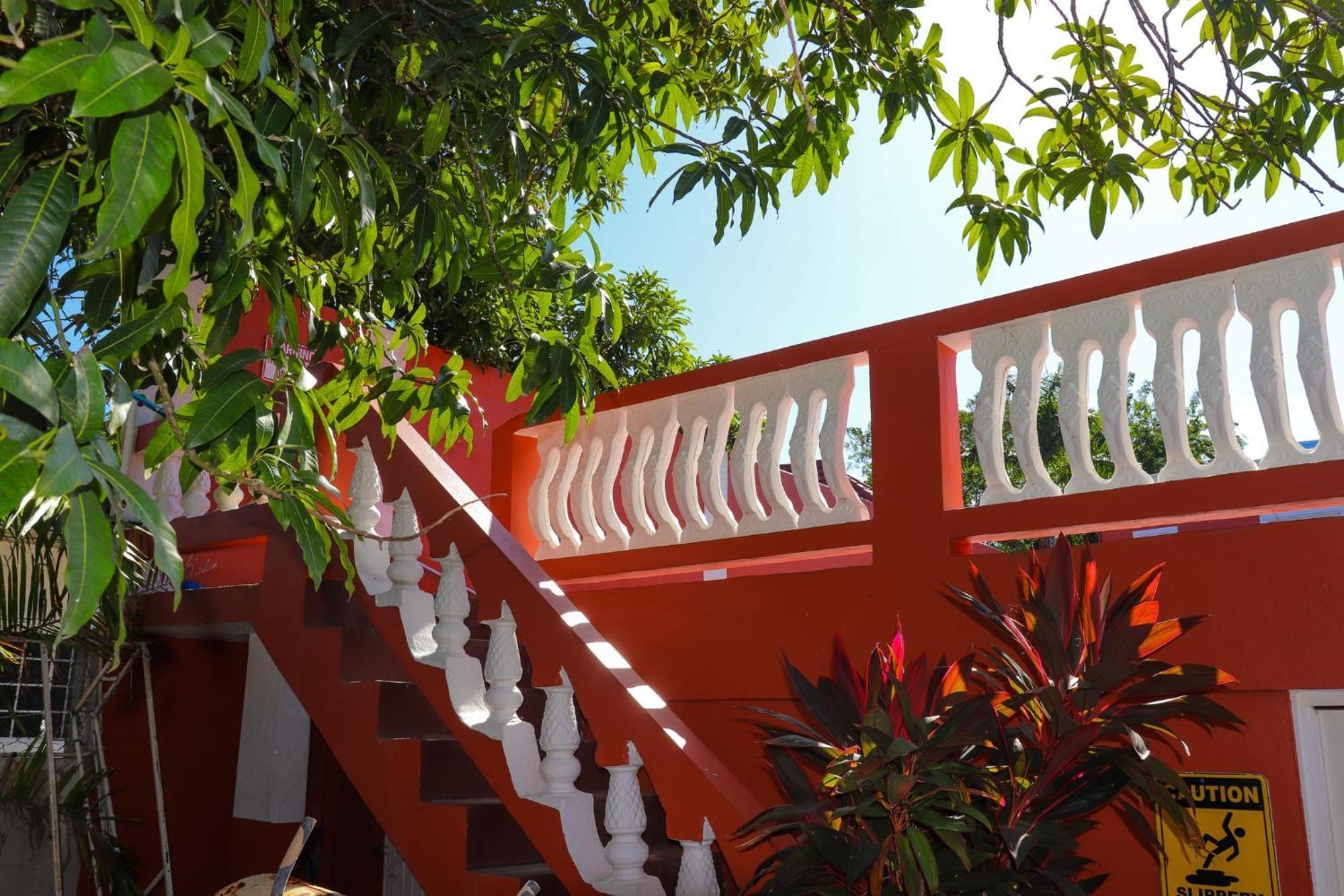 Hotel Paradise On The Rocks