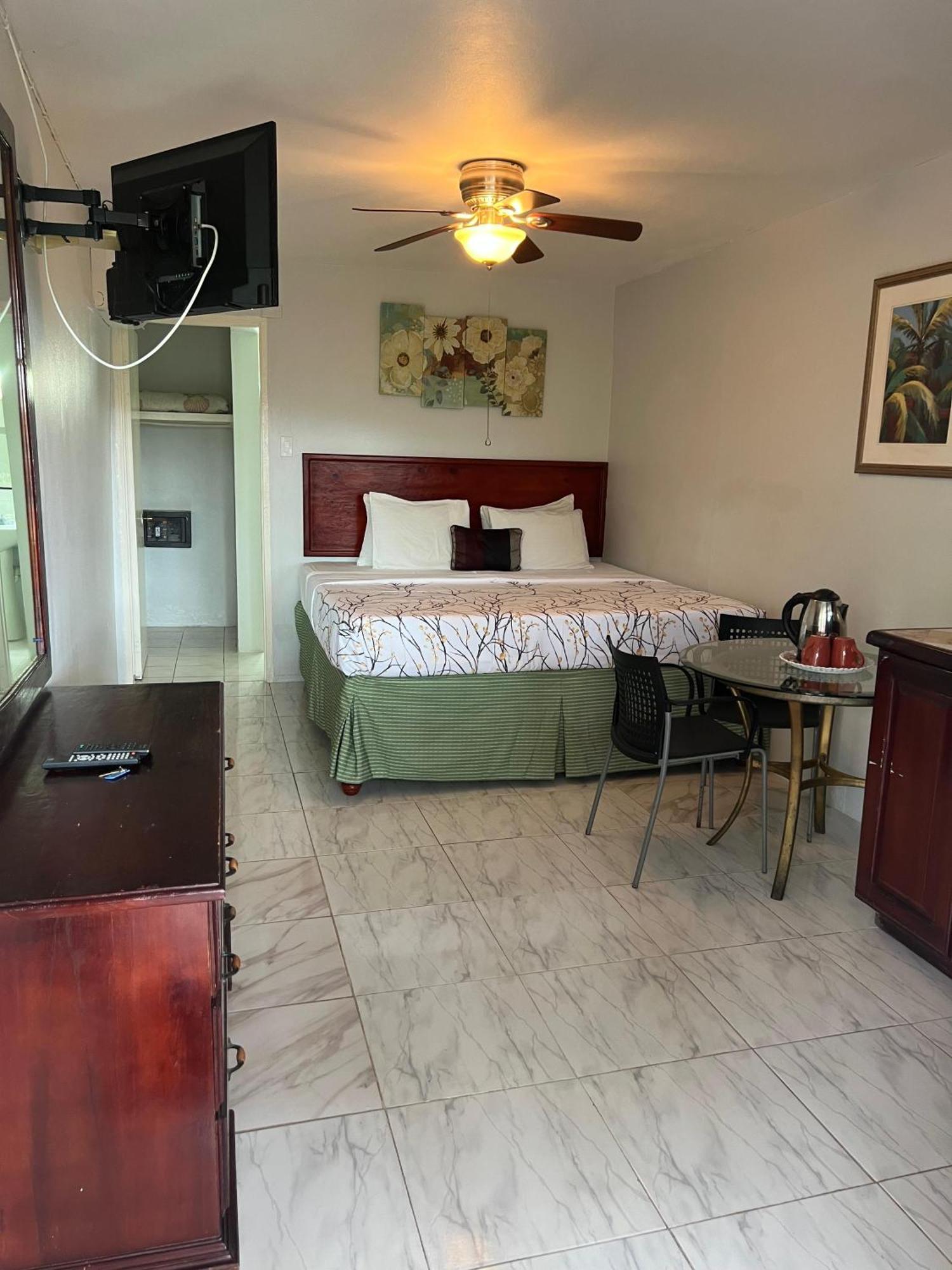 Paradise On The Rocks Hotel Negril