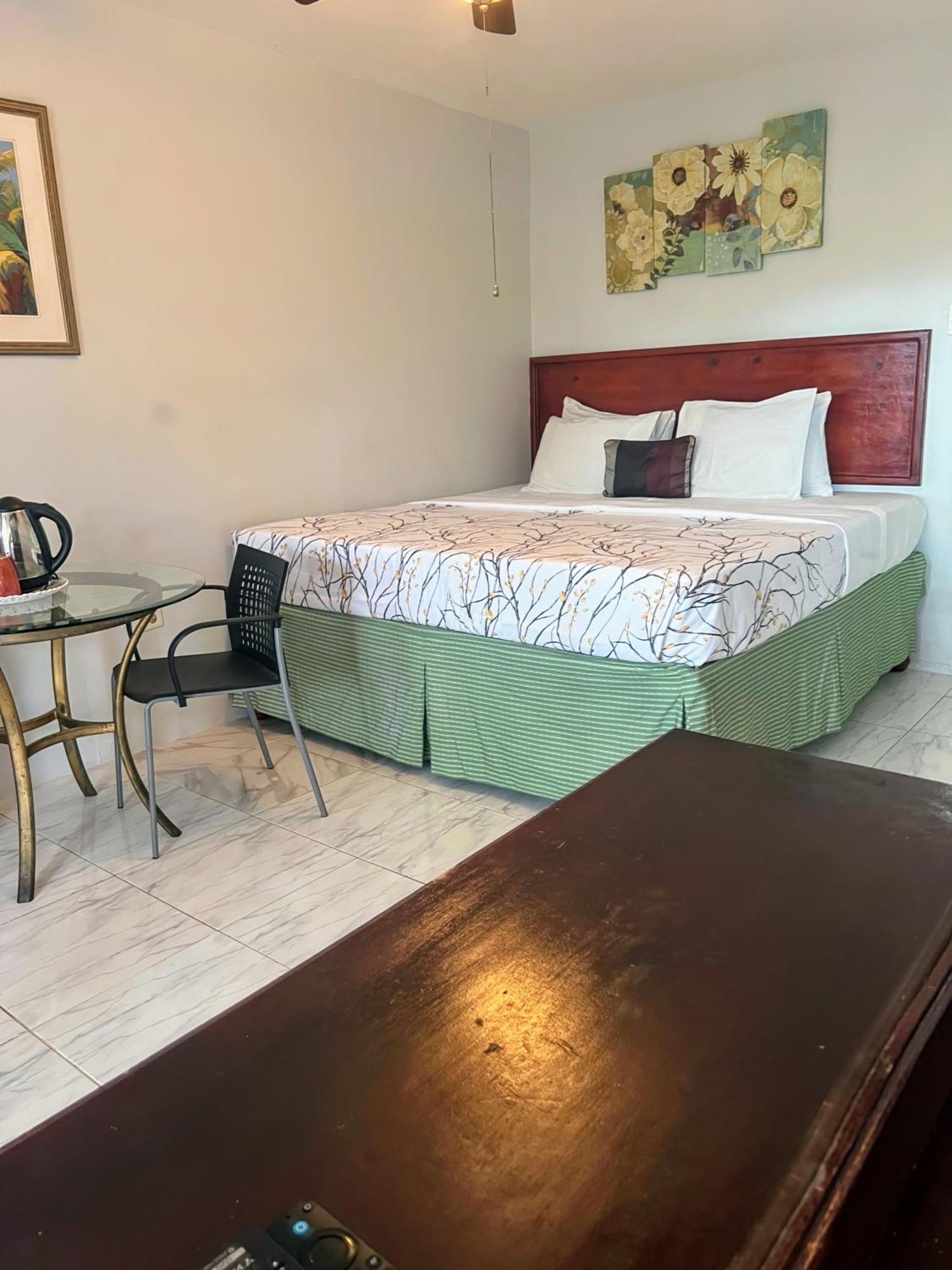 Hotel Paradise On The Rocks Negril