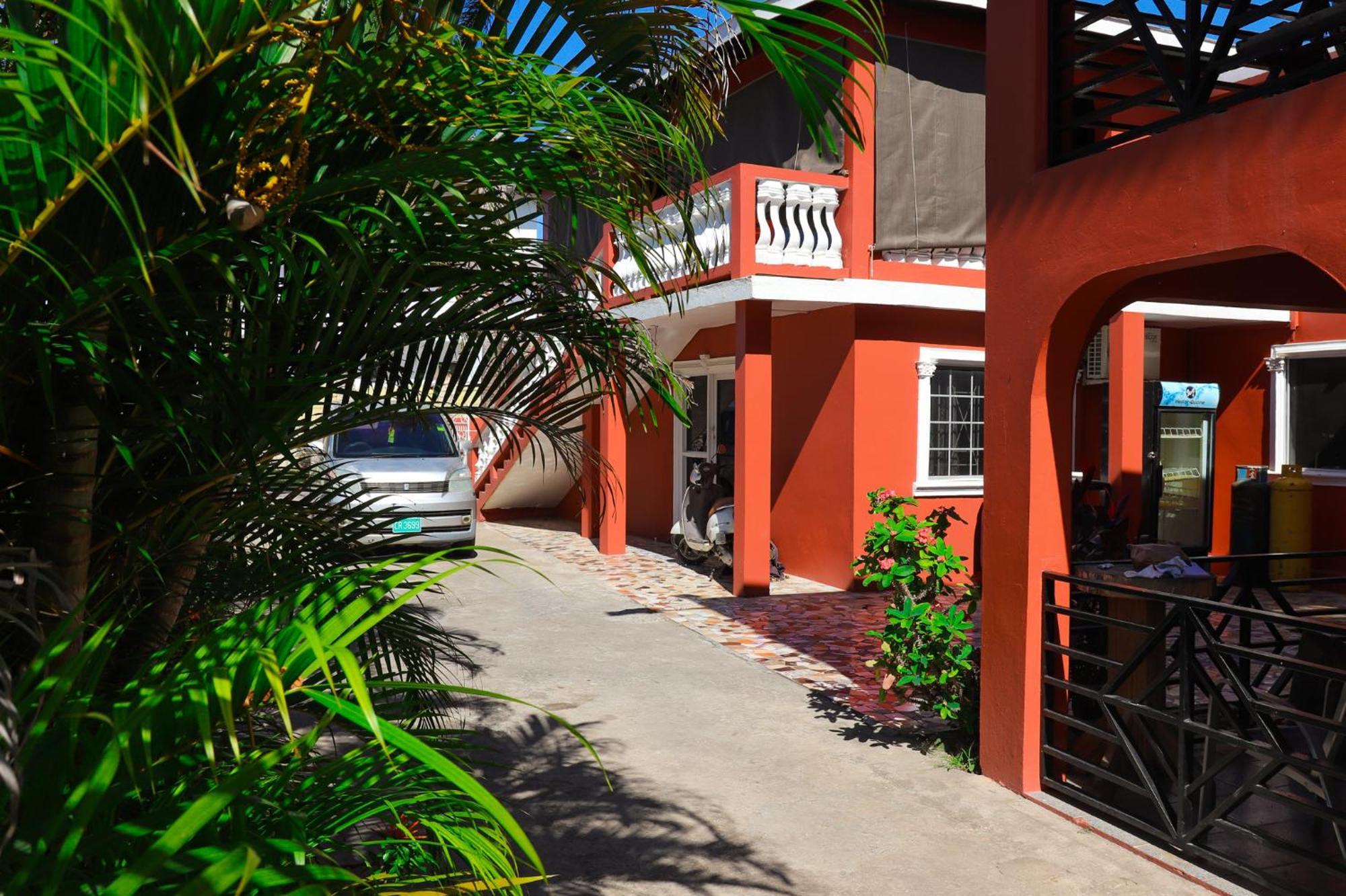 Paradise On The Rocks Hotel 3*