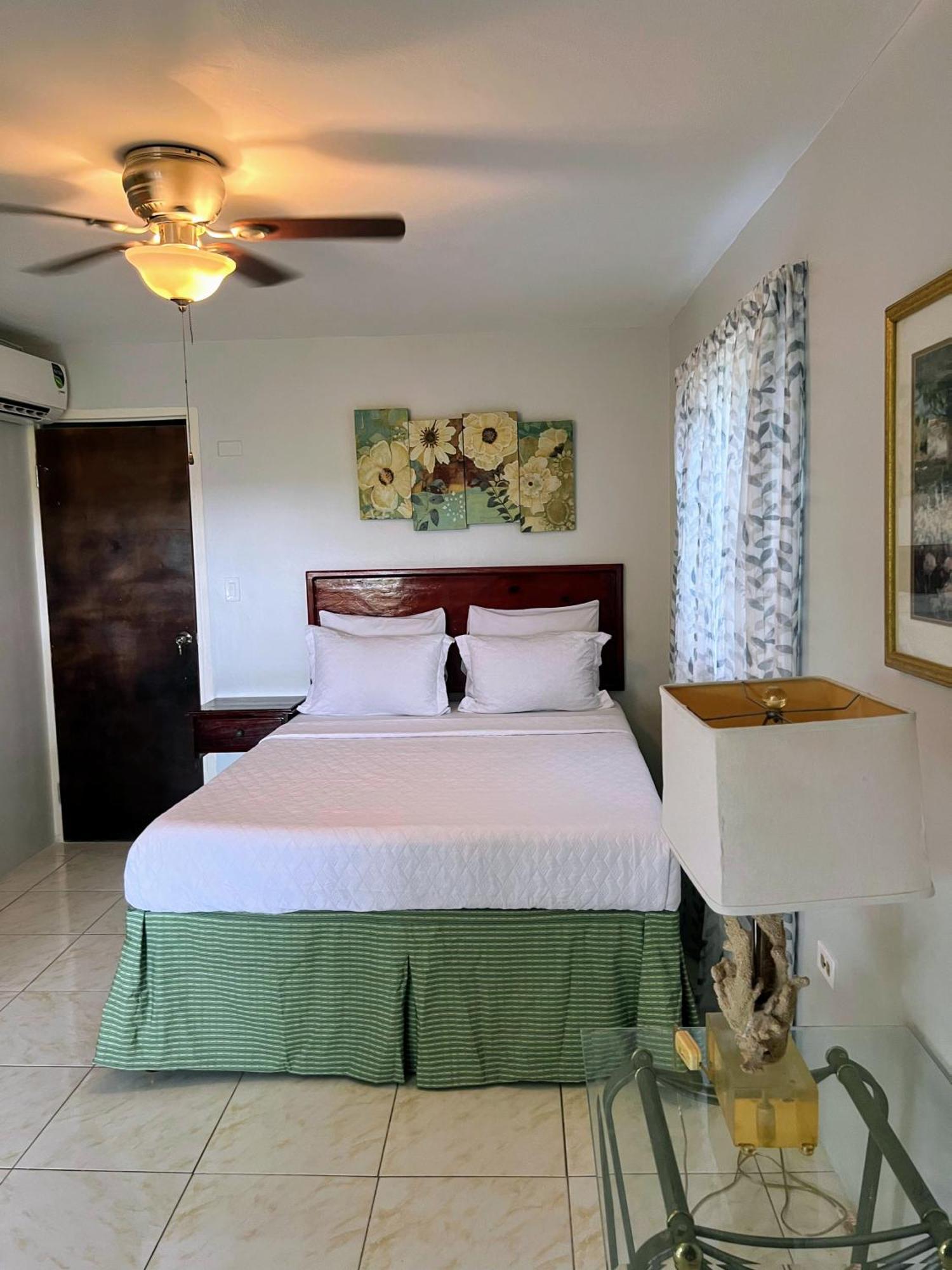 Paradise On The Rocks Negril