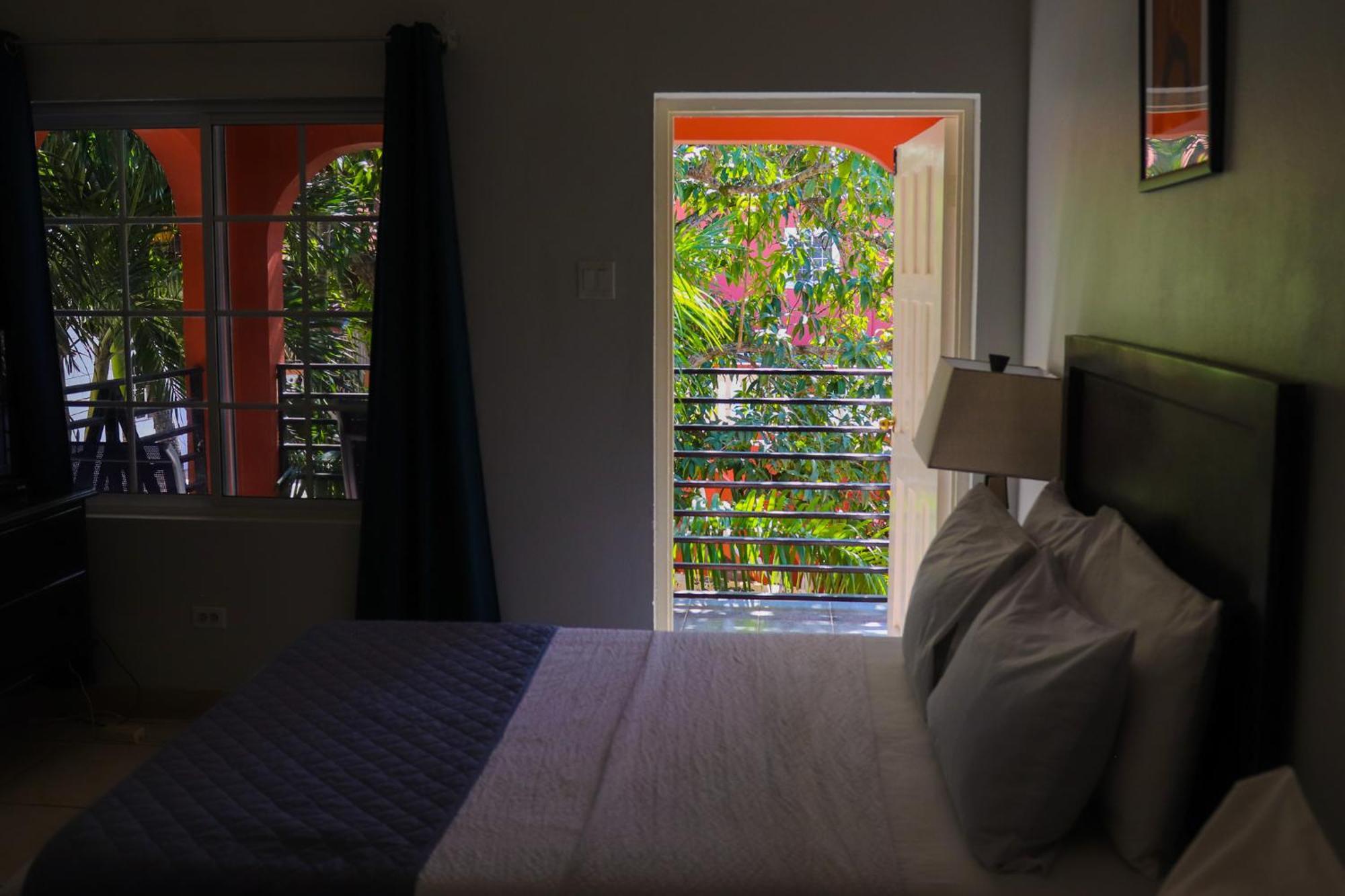 Hotel Paradise On The Rocks Negril
