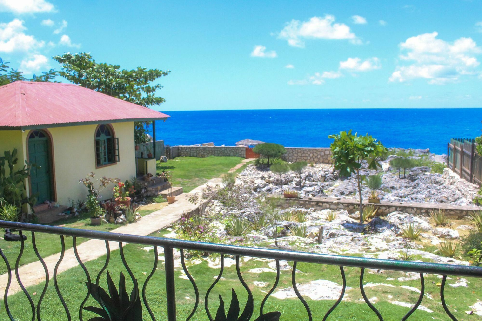 Sea Breeze #1 Holiday home