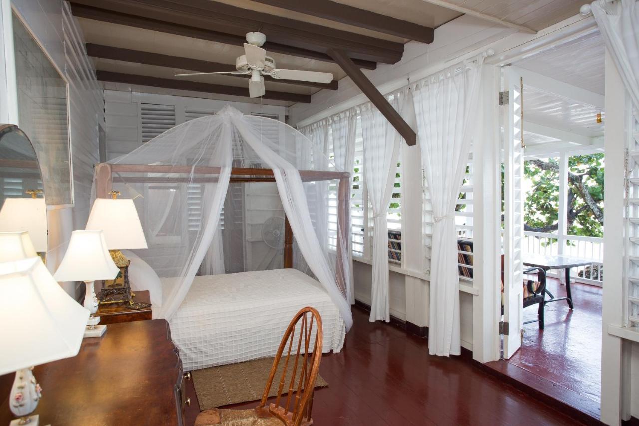 Villa Llantrissant Beachcliff Negril