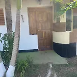 Skippers Beach Villa Am Camp Site