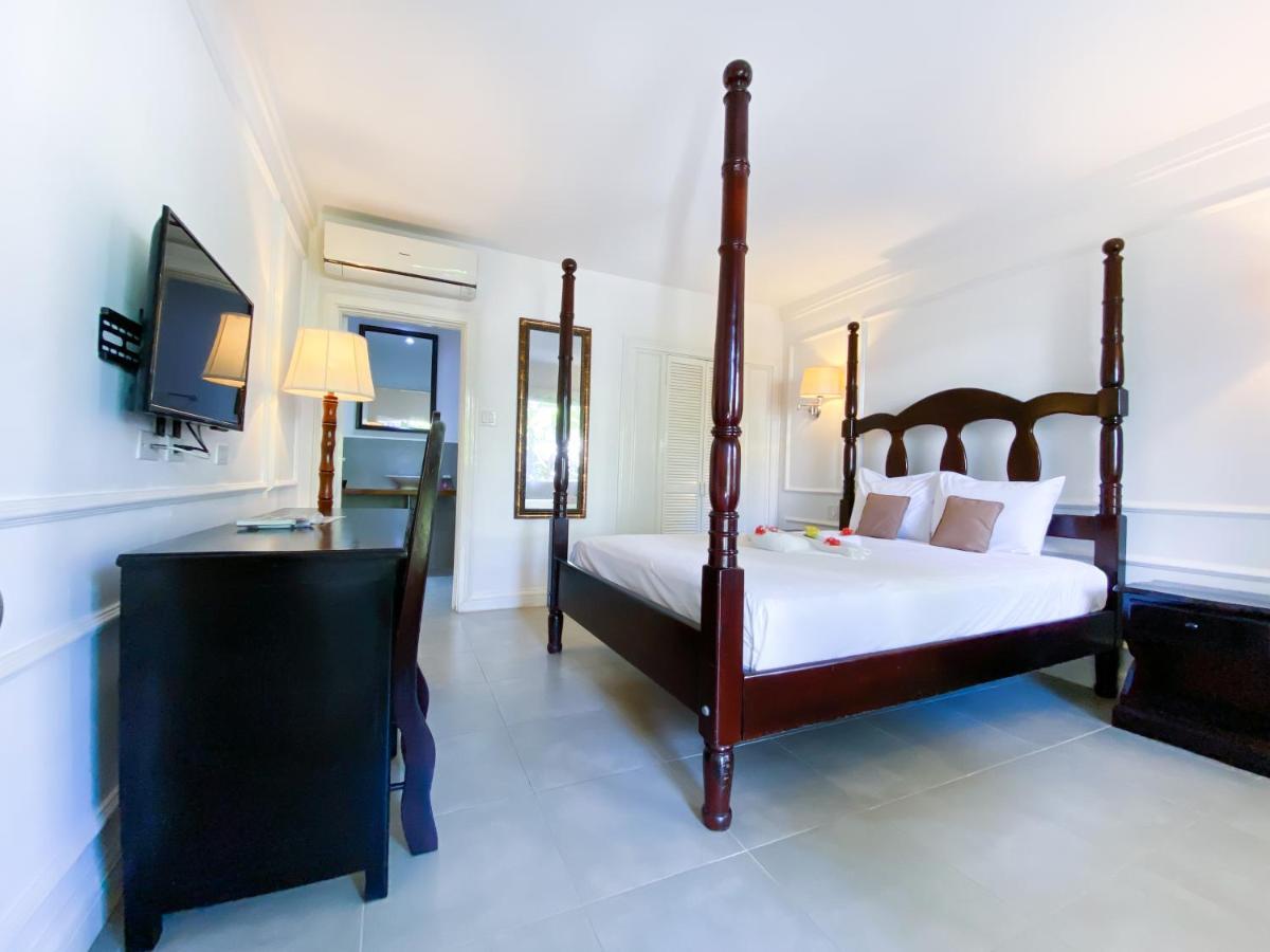 Merrils Deluxe Hotel