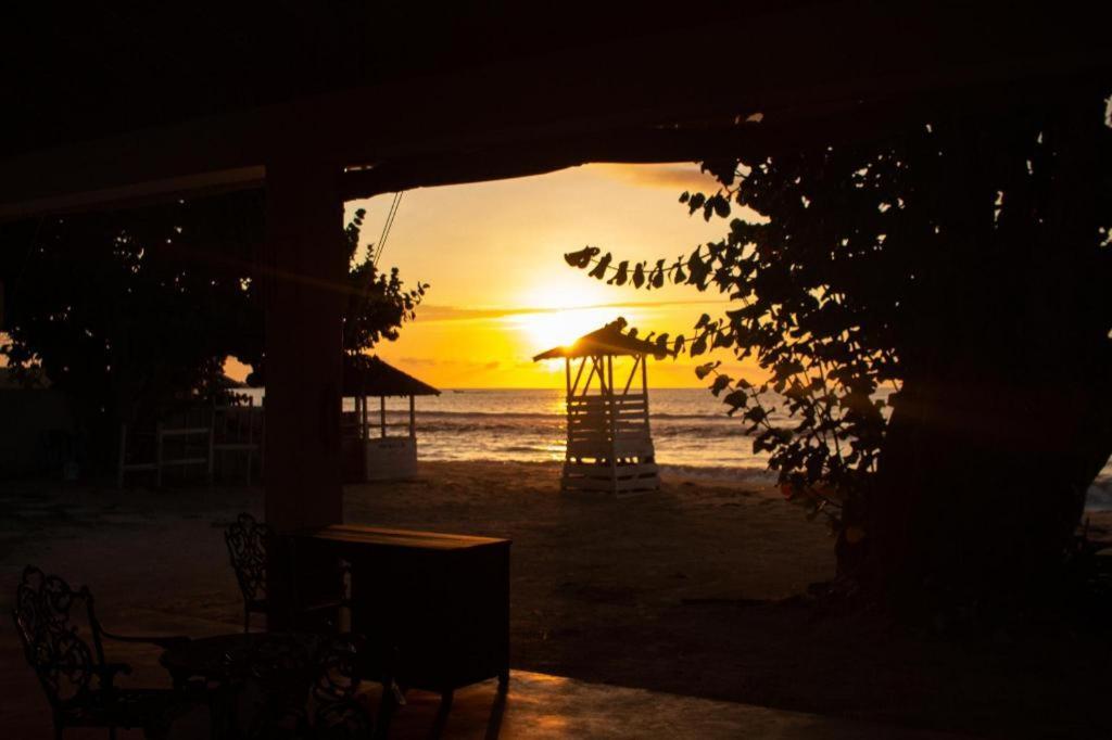 Merrils Deluxe Hotel 2*