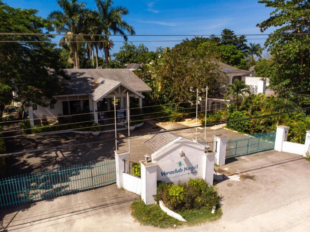 Hotel Merrils Deluxe Negril