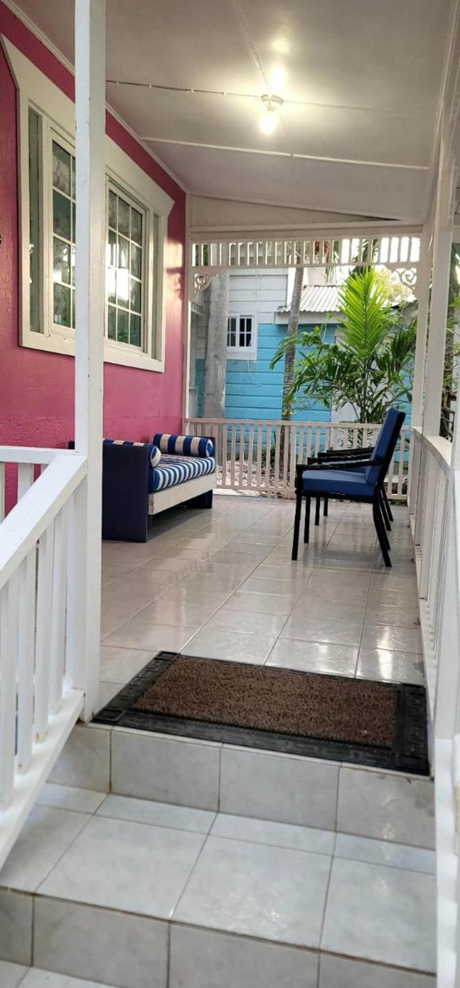 Shades Of Summer Ja Apartment